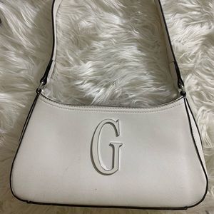 Guess bag. 70% new. White